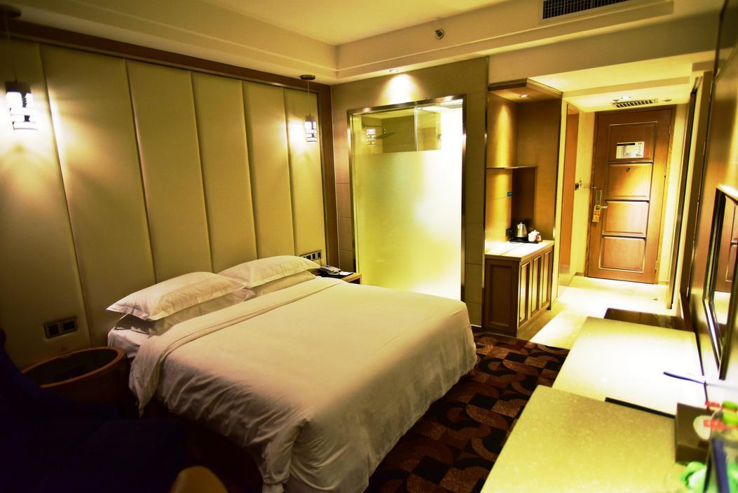 Fuke Jirui Hotel Urumqi Buitenkant foto