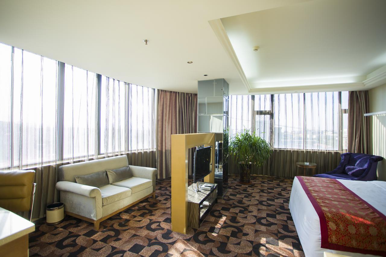 Fuke Jirui Hotel Urumqi Buitenkant foto